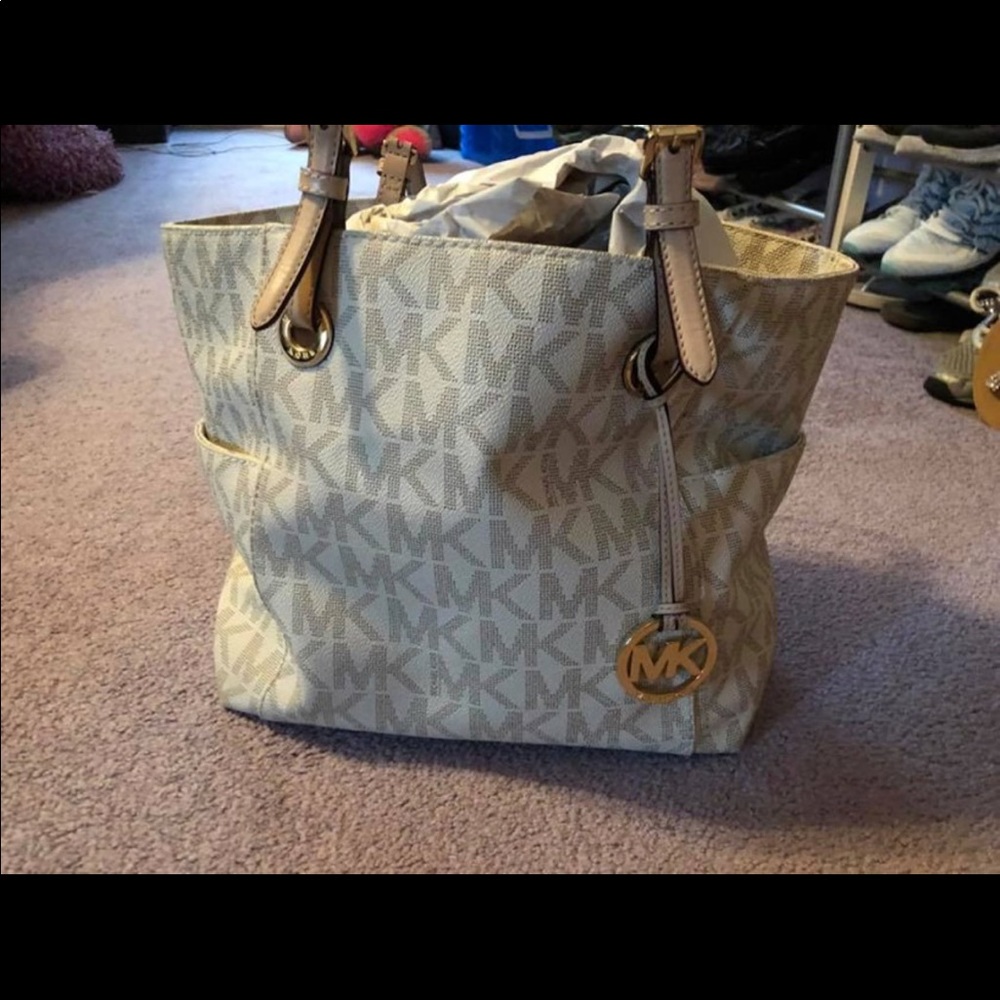 Michael Moes tote